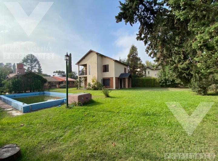 Casa · 210m² · 7 Ambientes · 5 Cocheras