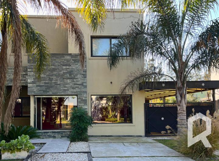 Casa · 129m² · 4 Ambientes · 3 Cocheras