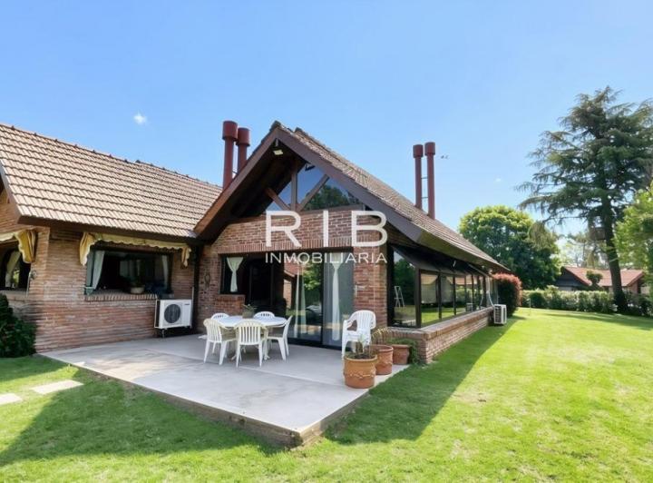 Casa · 309m² · 5 Ambientes · 4 Cocheras