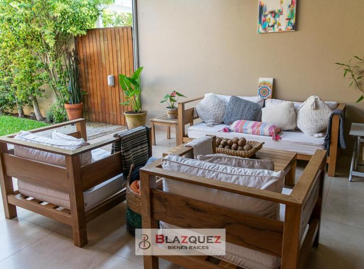 Casa · 350m² · 6 Ambientes · 2 Cocheras