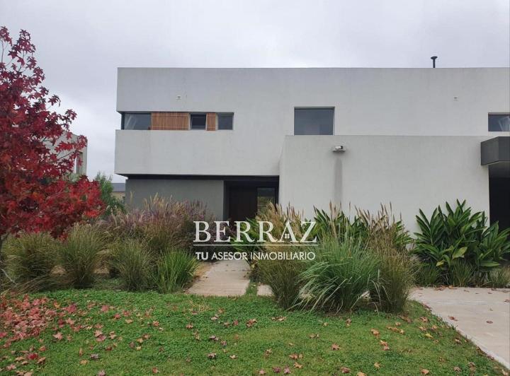 Casa · 315m² · 6 Ambientes · 2 Cocheras