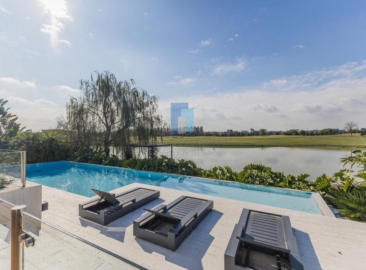 Casa · 649m² · 10 Ambientes · 2 Cocheras