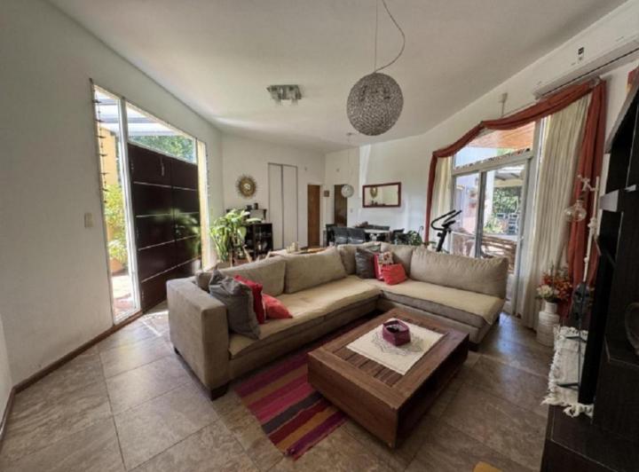 Casa · 175m² · 5 Ambientes · 2 Cocheras