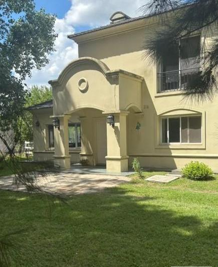 Casa · 222m² · 7 Ambientes
