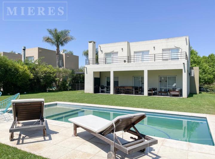 Casa · 173m² · 7 Ambientes · 2 Cocheras