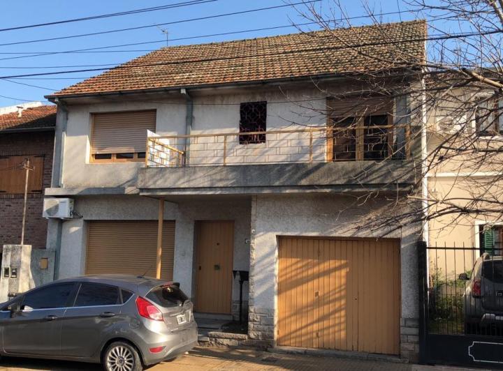 Casa · 200m² · 5 Ambientes · 1 Cochera