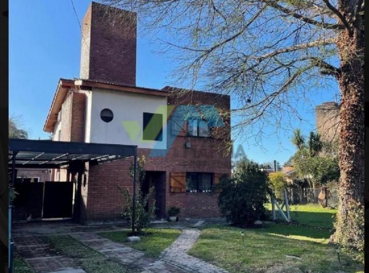 Casa · 170m² · 5 Ambientes · 2 Cocheras