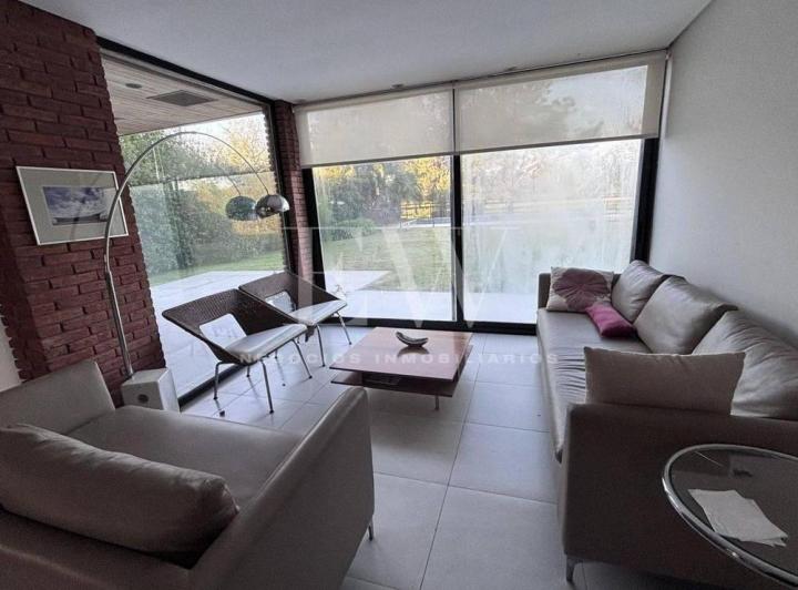 Casa · 300m² · 5 Ambientes