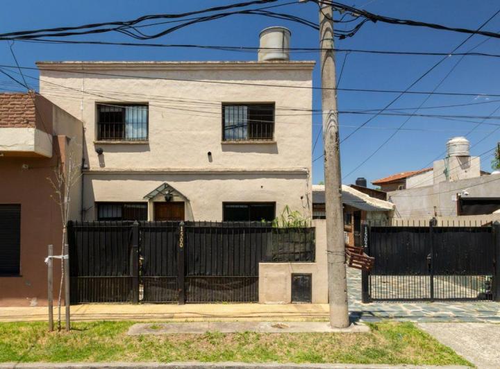 Casa · 190m² · 6 Ambientes · 1 Cochera