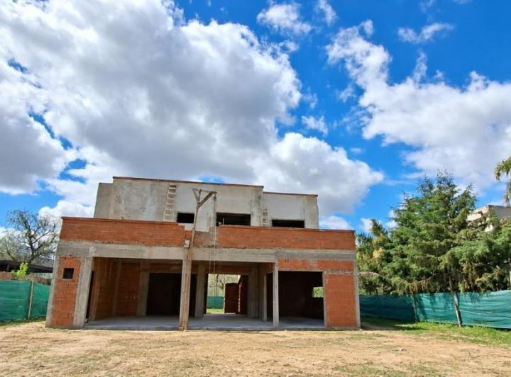 Casa · 224m² · 5 Ambientes · 2 Cocheras