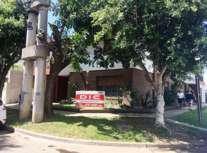 Casa · 125m² · 5 Ambientes · 1 Cochera