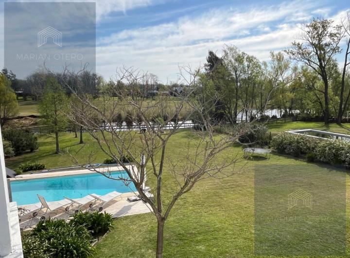 Casa · 419m² · 7 Ambientes · 2 Cocheras