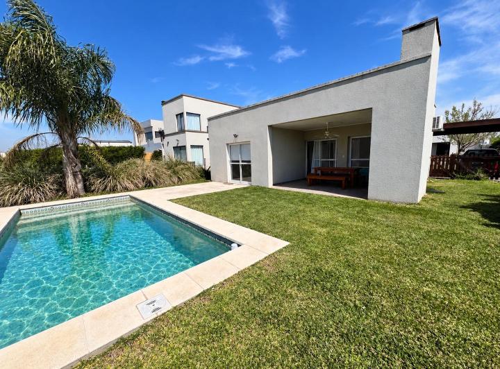 Casa · 130m² · 5 Ambientes · 2 Cocheras