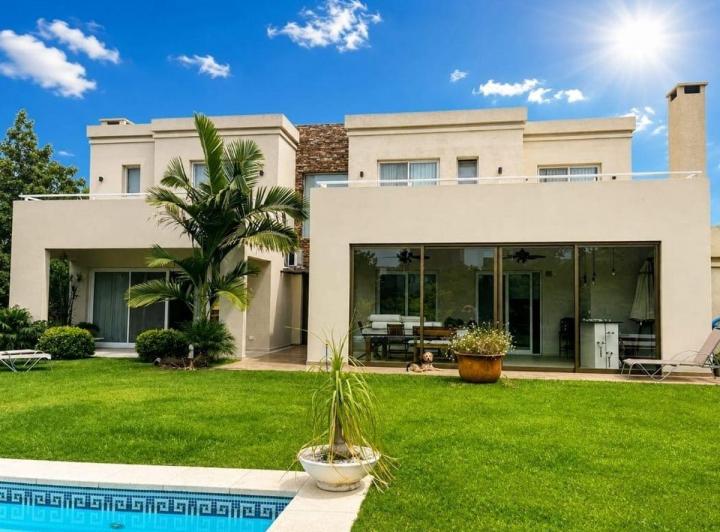 Casa · 277m² · 6 Ambientes · 1 Cochera
