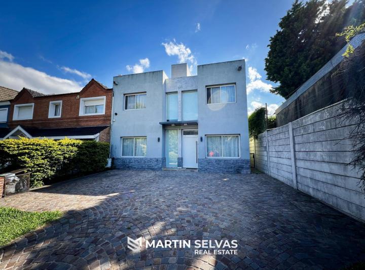 Casa · 230m² · 6 Ambientes