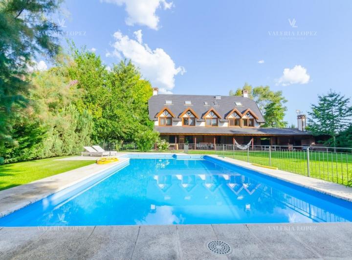 Casa · 600m² · 6 Ambientes · 1 Cochera