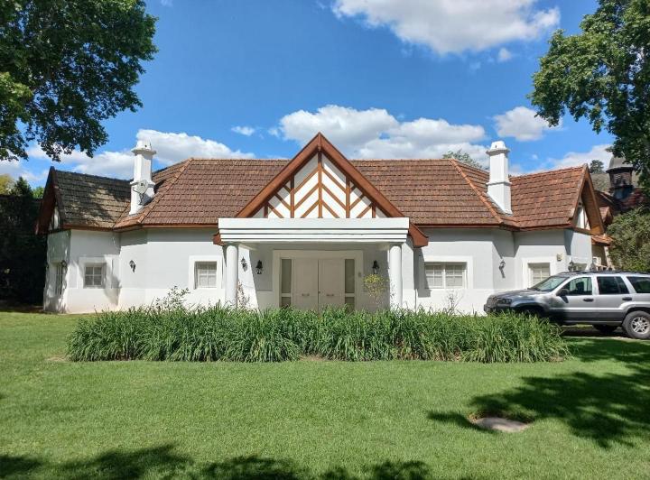Casa · 396m² · 5 Ambientes · 4 Cocheras