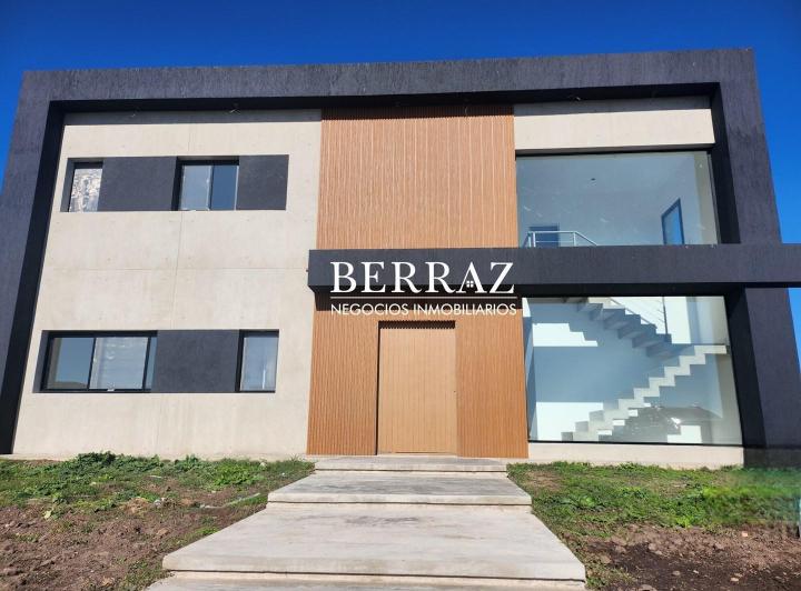 Casa · 190m² · 5 Ambientes · 2 Cocheras