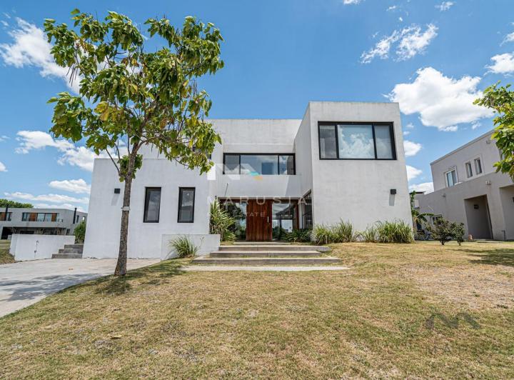 Casa · 334m² · 6 Ambientes