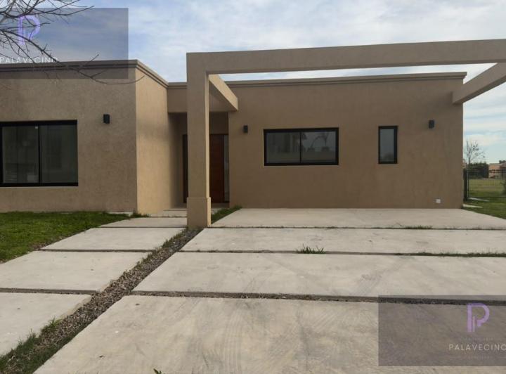 Casa · 147m² · 5 Ambientes · 2 Cocheras
