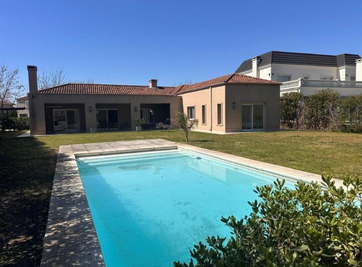 Casa · 231m² · 5 Ambientes