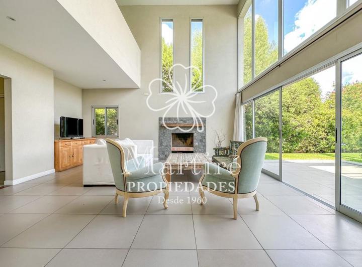 Casa · 340m² · 5 Ambientes · 2 Cocheras