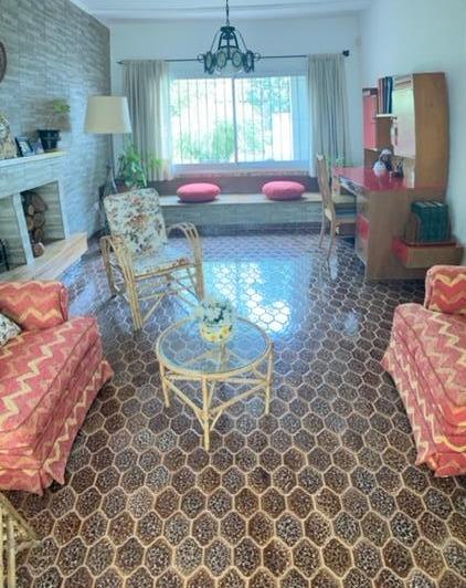 Casa · 250m² · 7 Ambientes · 4 Cocheras