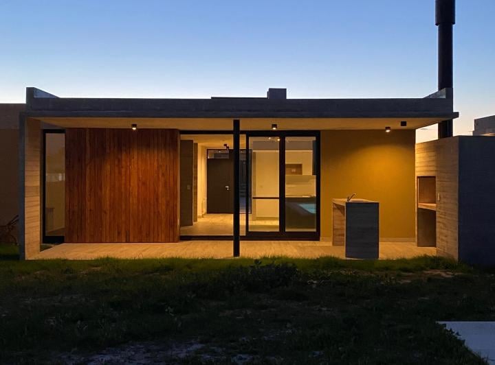 Casa · 185m² · 4 Ambientes · 4 Cocheras