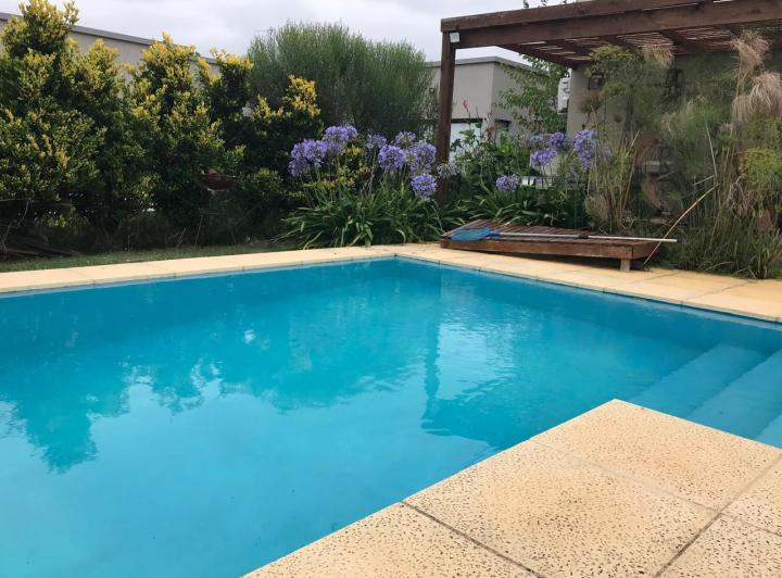 Casa · 185m² · 5 Ambientes · 2 Cocheras