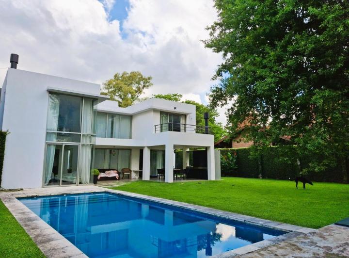 Casa · 263m² · 4 Dormitorios · 5 Cocheras