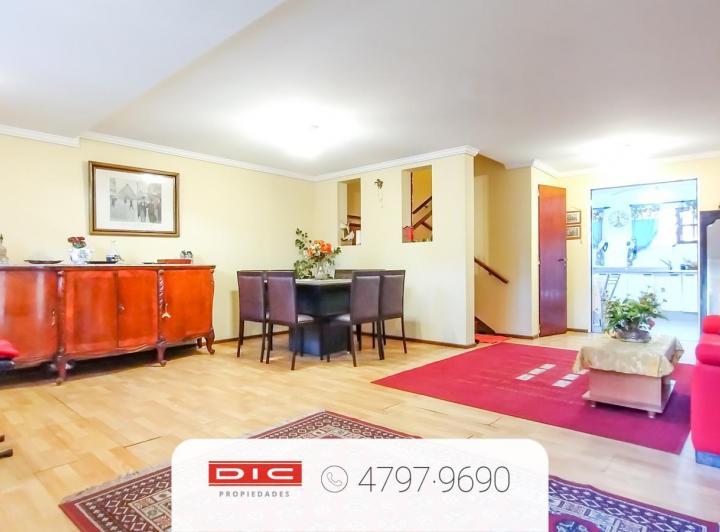 Casa · 208m² · 7 Ambientes · 1 Cochera