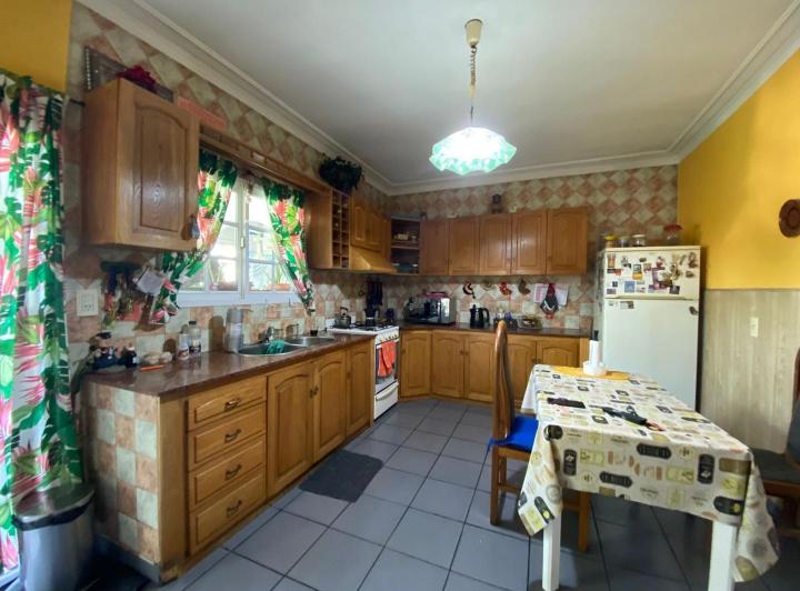 Casa · 185m² · 5 Ambientes · 2 Cocheras