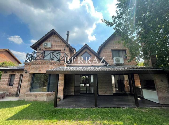 Casa · 240m² · 5 Ambientes · 2 Cocheras