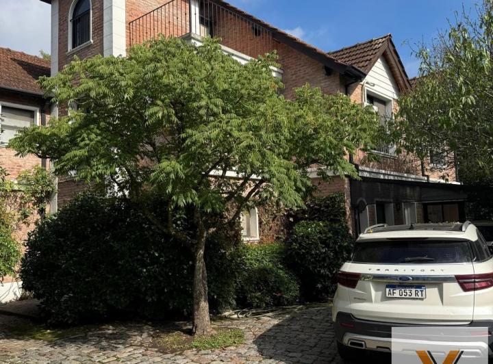 Casa · 255m² · 9 Ambientes