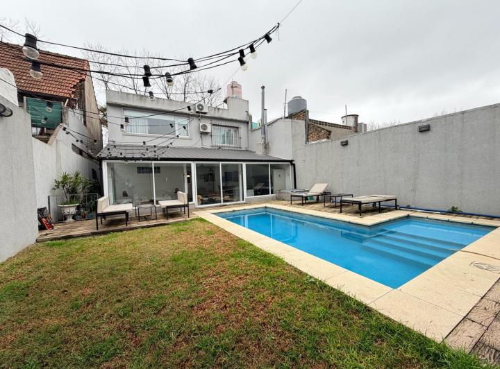 Casa · 191m² · 7 Ambientes · 2 Cocheras