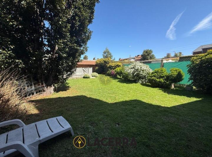 Casa · 232m² · 6 Ambientes · 2 Cocheras