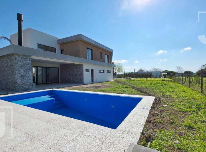 Casa · 334m² · 5 Ambientes · 5 Cocheras