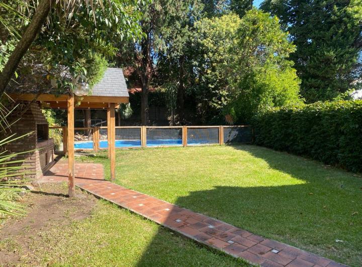 Casa · 180m² · 5 Ambientes · 1 Cochera