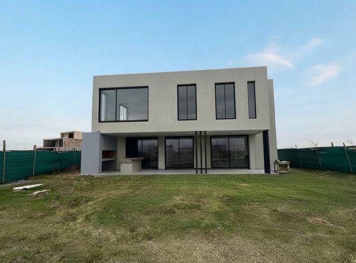 Casa · 282m² · 7 Ambientes · 2 Cocheras