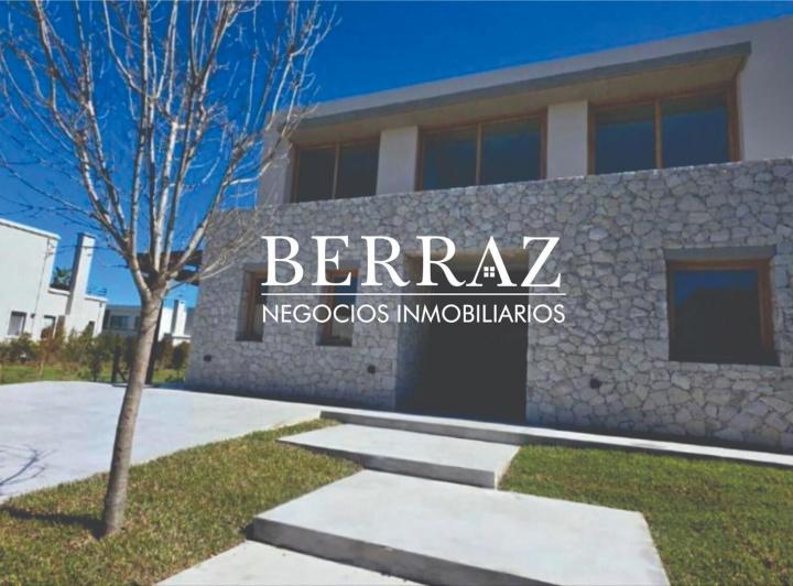 Casa · 317m² · 6 Ambientes · 3 Cocheras