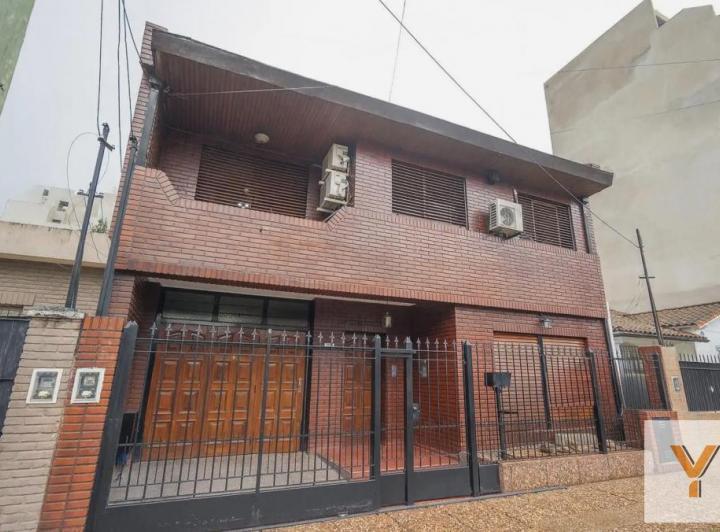Casa · 256m² · 6 Ambientes