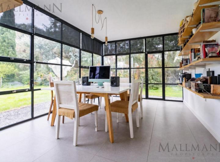 Casa · 235m² · 7 Ambientes · 4 Cocheras