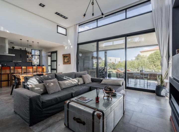 Casa · 251m² · 5 Ambientes · 3 Cocheras