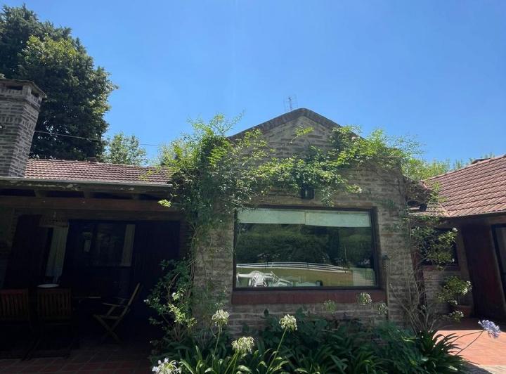 Casa · 180m² · 6 Ambientes · 2 Cocheras
