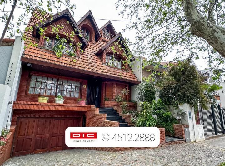 Casa · 390m² · 6 Ambientes · 2 Cocheras
