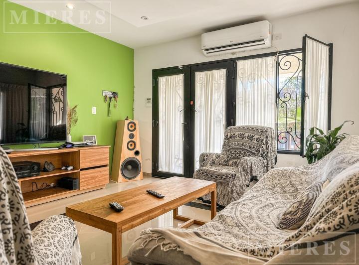 Casa · 262m² · 6 Ambientes · 3 Cocheras