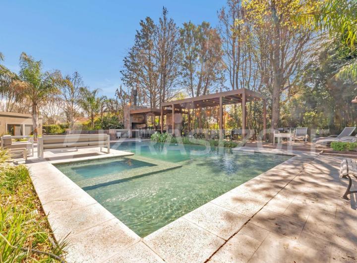 Casa · 407m² · 6 Ambientes · 4 Cocheras