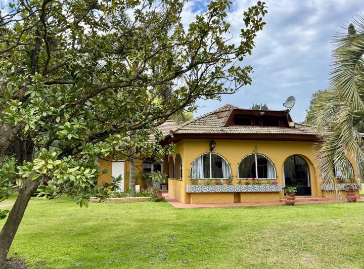 Casa · 200m² · 5 Ambientes · 3 Cocheras