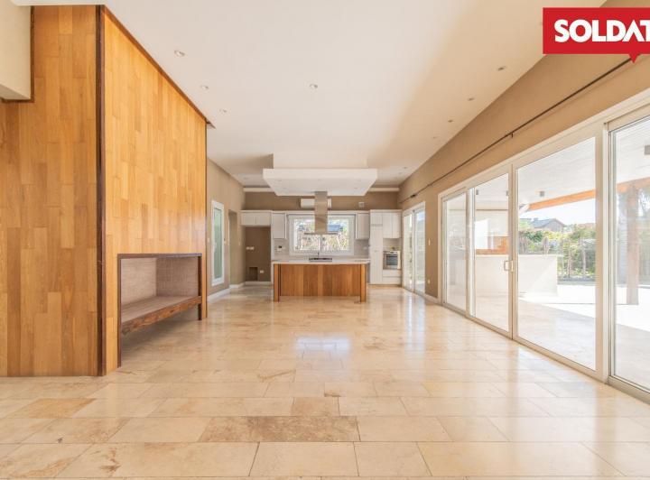 Casa · 386m² · 6 Ambientes · 2 Cocheras