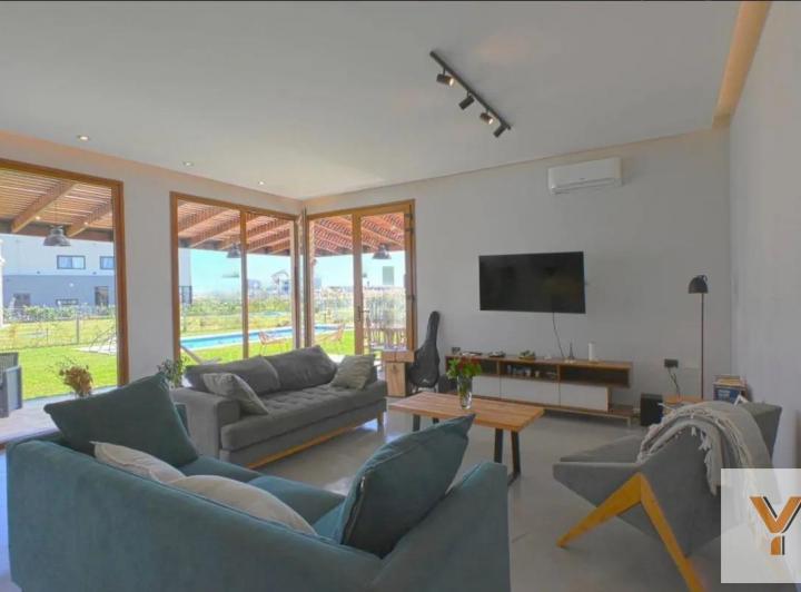 Casa · 210m² · 5 Ambientes